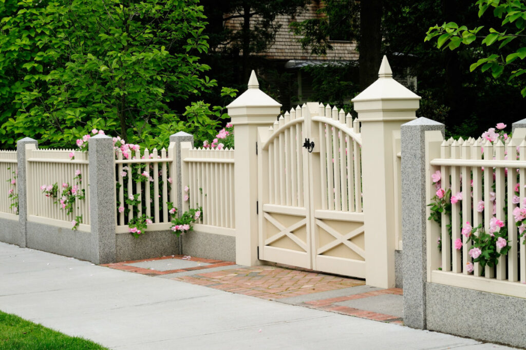 Garden Metal Fences: Four Popular Choices | Garden Fencing
